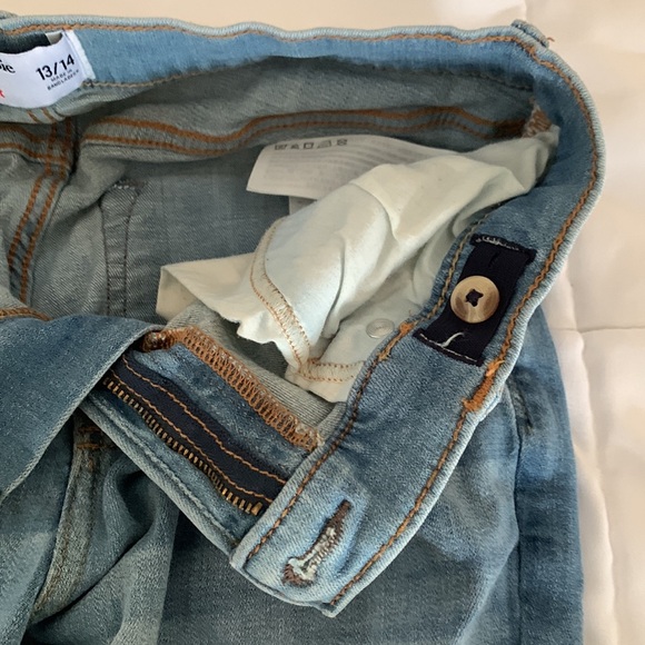 Boy’s Abercrombie kids tapered fit ripped style jeans. Size 13/14 - Picture 4 of 6